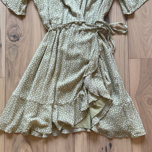 COPY - A&F Ruffle Hem Wrap Dress - Picture 4 of 6